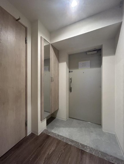 プラナ北上野 玄関