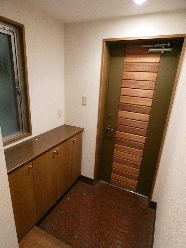 フォレストコートカサイ 玄関