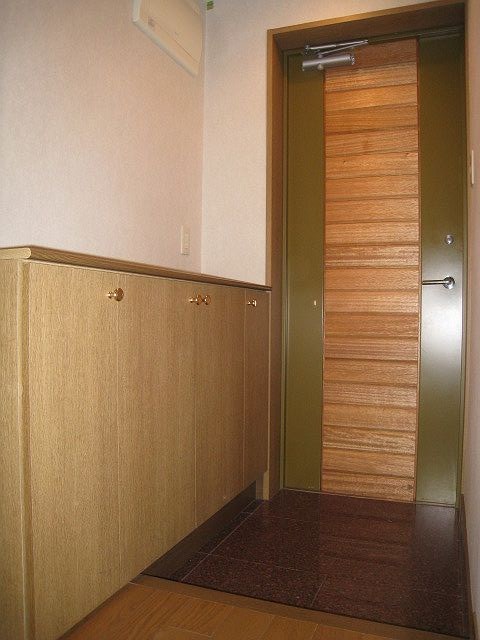 フォレストコートカサイ 玄関