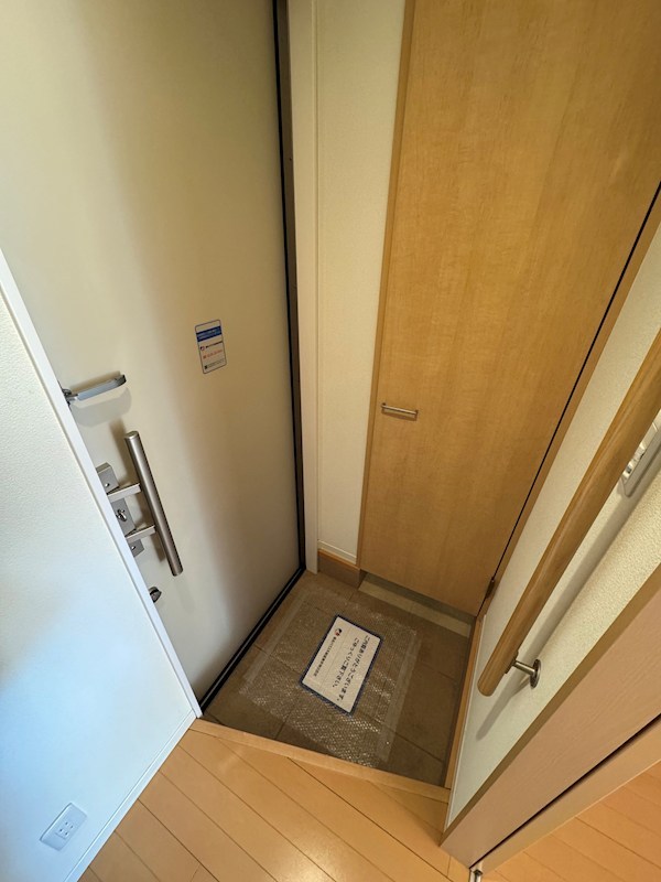 ベルセレーナＢ 玄関