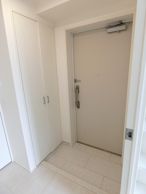 ヴィラ・クリーンホワイト凛 玄関