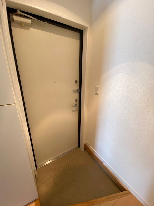 グランドバース日新 玄関