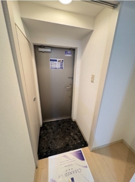 レジディア三越前 玄関