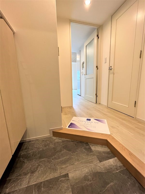 レジディア神田東  玄関