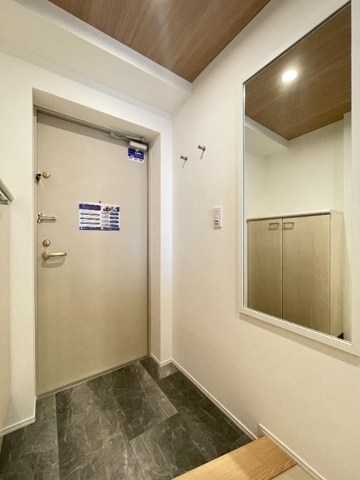 レジディア神田東  玄関