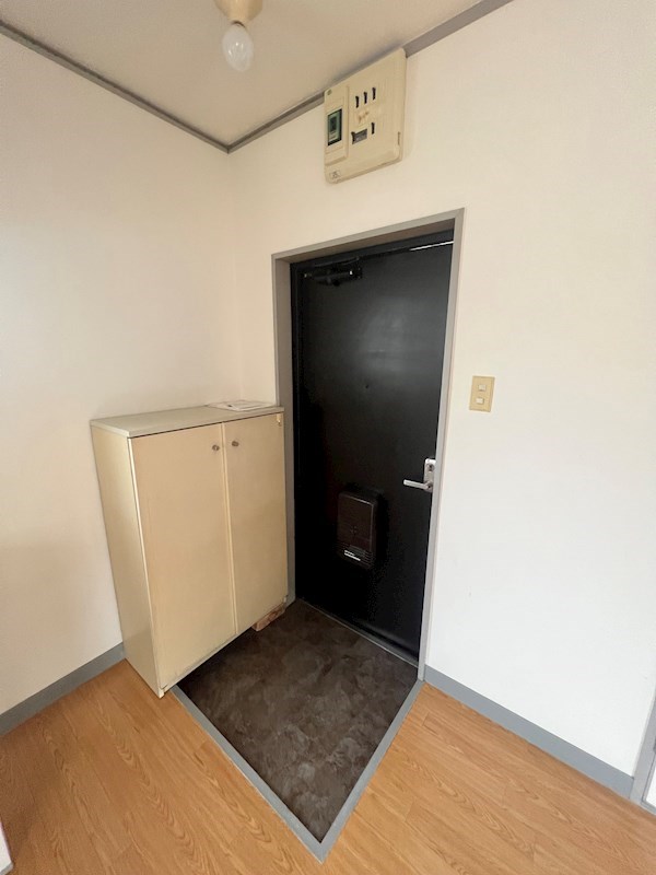 メゾンレピドール 玄関