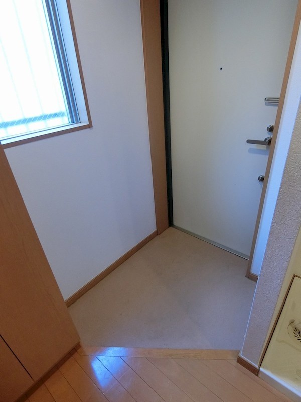 クレール根岸 玄関