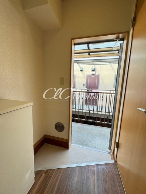 ラウンドエイト第３ 玄関