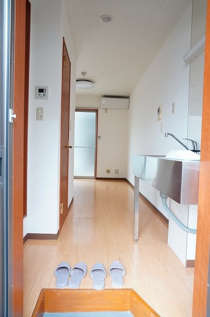 フローラ６ 玄関