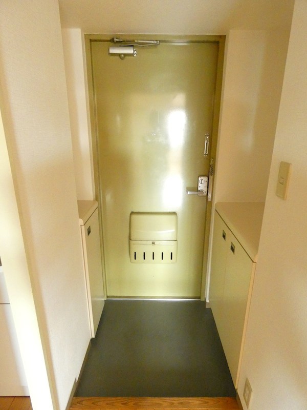 ガーデン欣志ビル 玄関