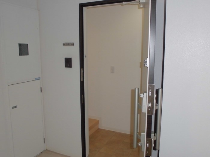 エスト四つ木 玄関