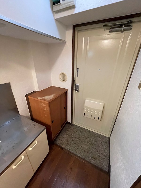 春日井ビル 玄関