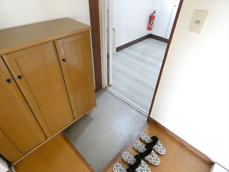 サンライズ小松 玄関