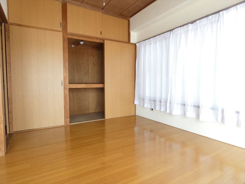 サンライズ小松 ベッドルーム