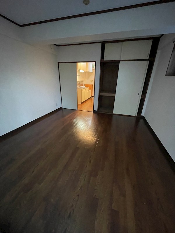 春日井ビル ベッドルーム