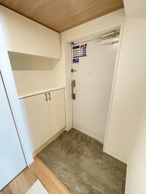 レジディア築地  玄関