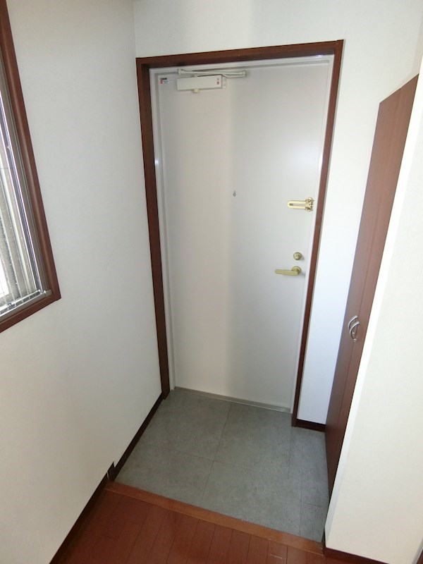 TAKAオートビル 玄関