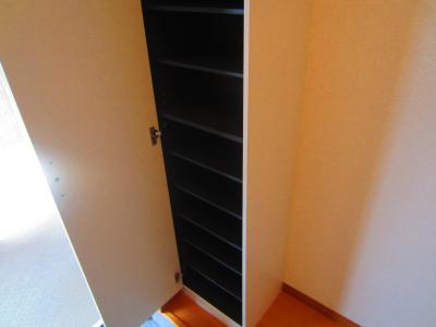 リブリ・ガーデン 玄関