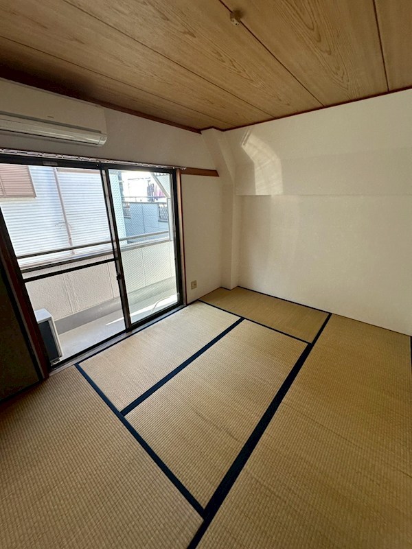 五月ビル ベッドルーム