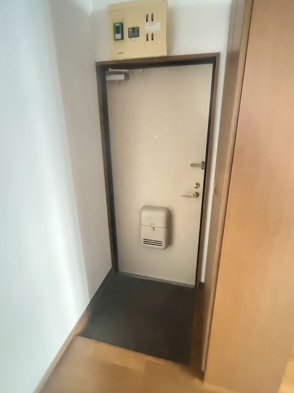 コーラルコート 玄関