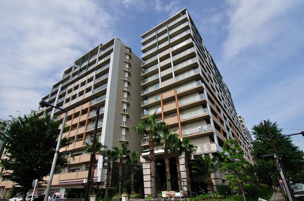 ロイヤルパークス新田 外観写真