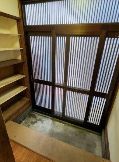 中央本町４丁目貸家 玄関