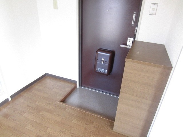 第２日の本ビル 玄関