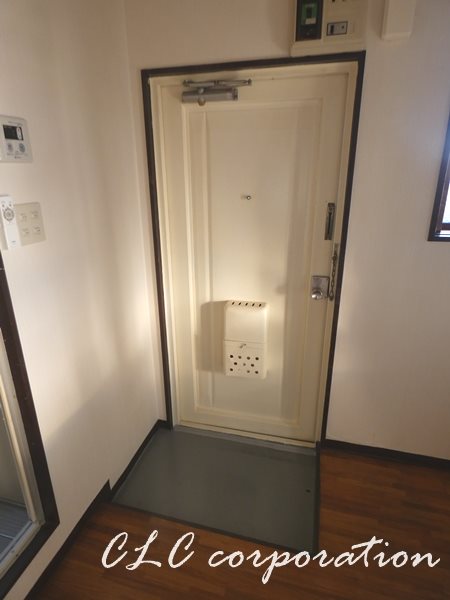 ハイツ松山 玄関