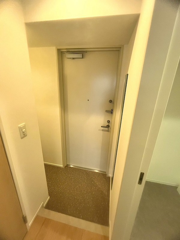 ロイジェント西新井 玄関