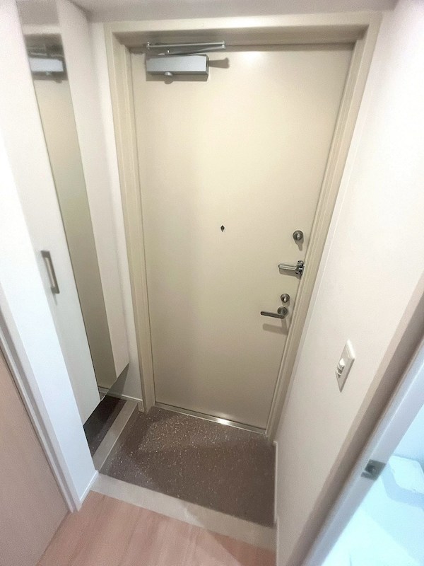 ロイジェント西新井 玄関