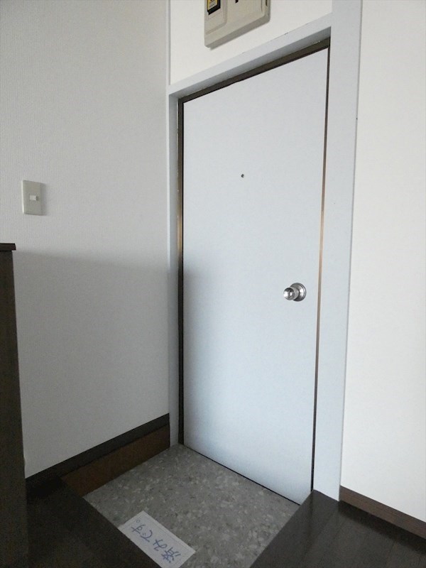吉田ビル 玄関