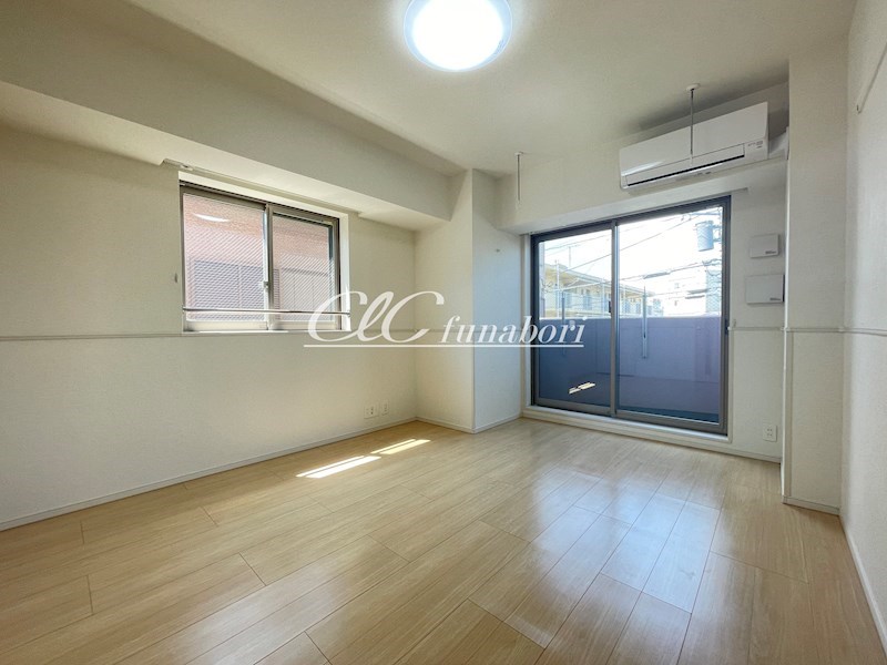 ラヴィオン．アー リビング