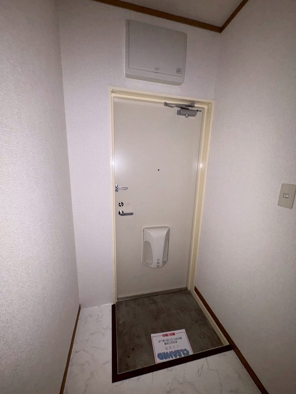 メゾンフェルテイル 玄関