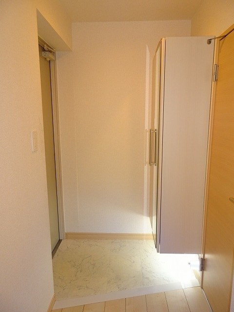 アルベロ向島23 玄関