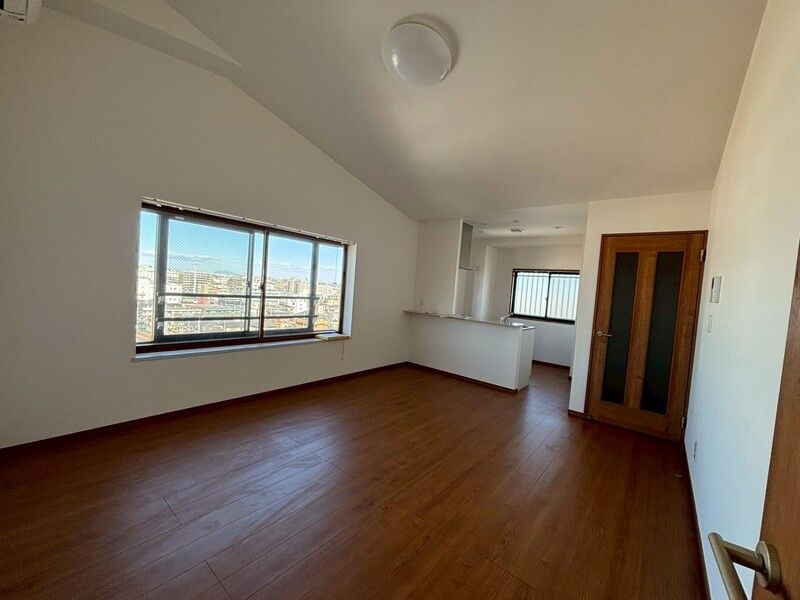 クイーンパレス浅伊 リビング