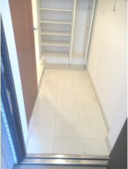 クアトロノーヴェ梅島 玄関