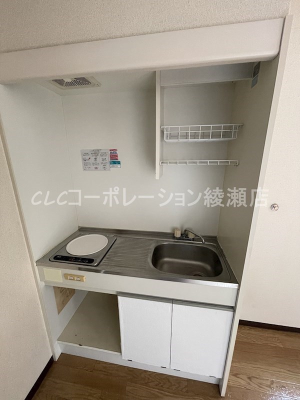 サン山下 キッチン