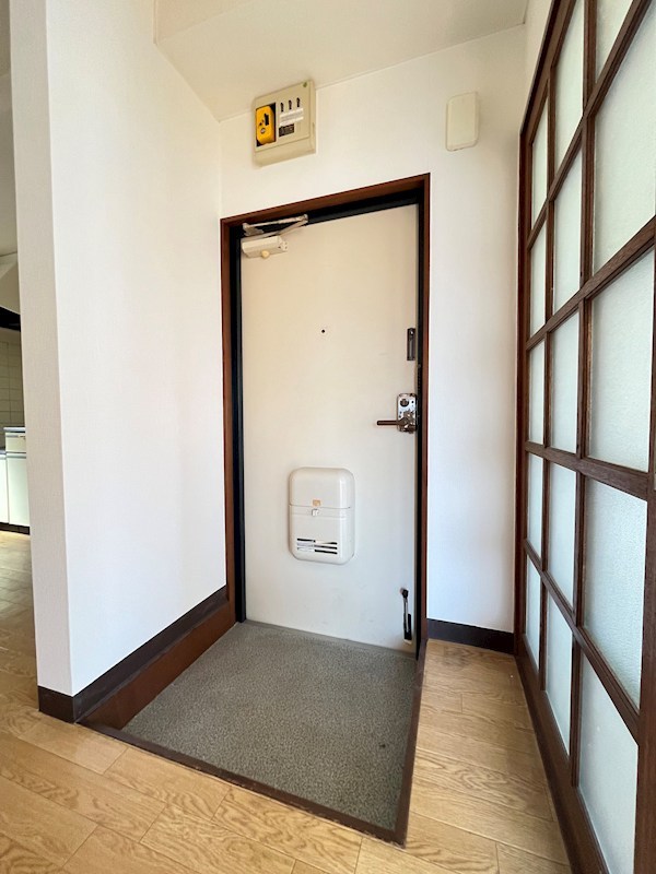 秋元第2ビル 玄関