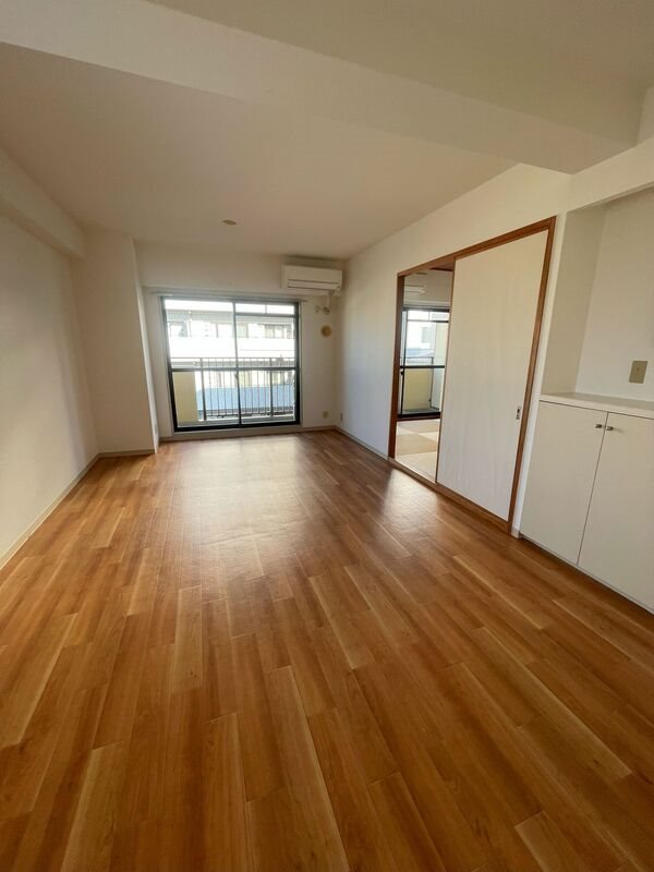 ジュネス リビング