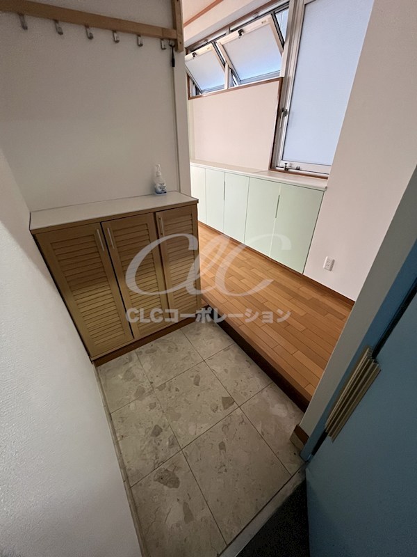 ワールドビル 玄関