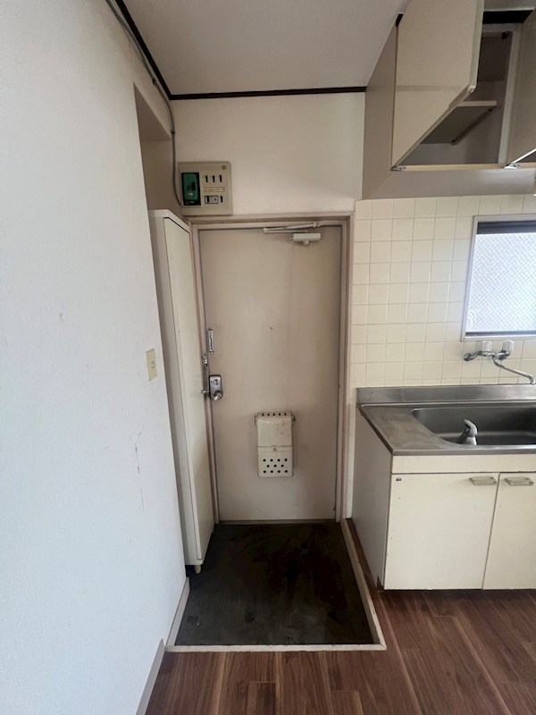 岩田ハイツ 玄関