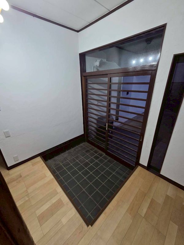 三ヶ谷戸建 玄関