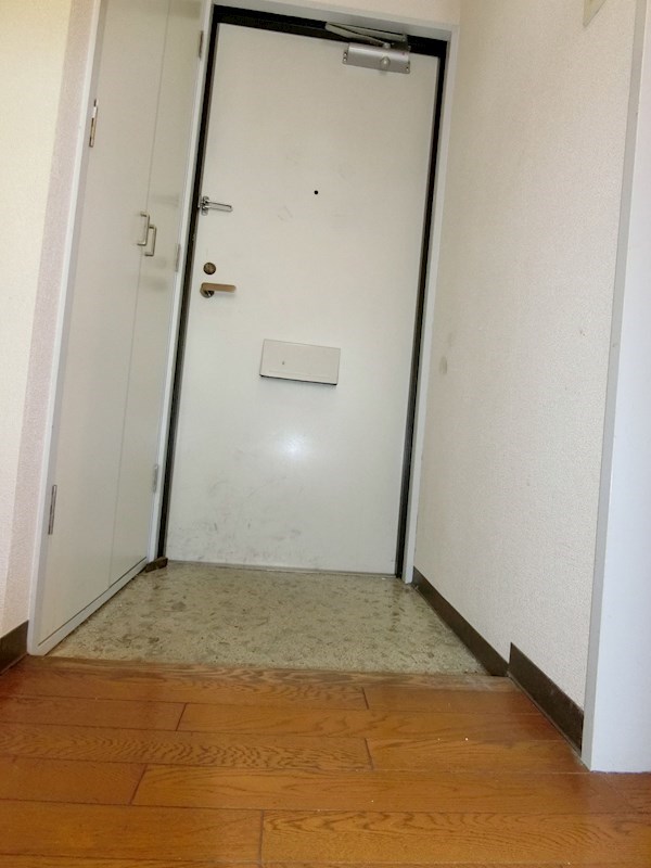 いちごパレス 玄関