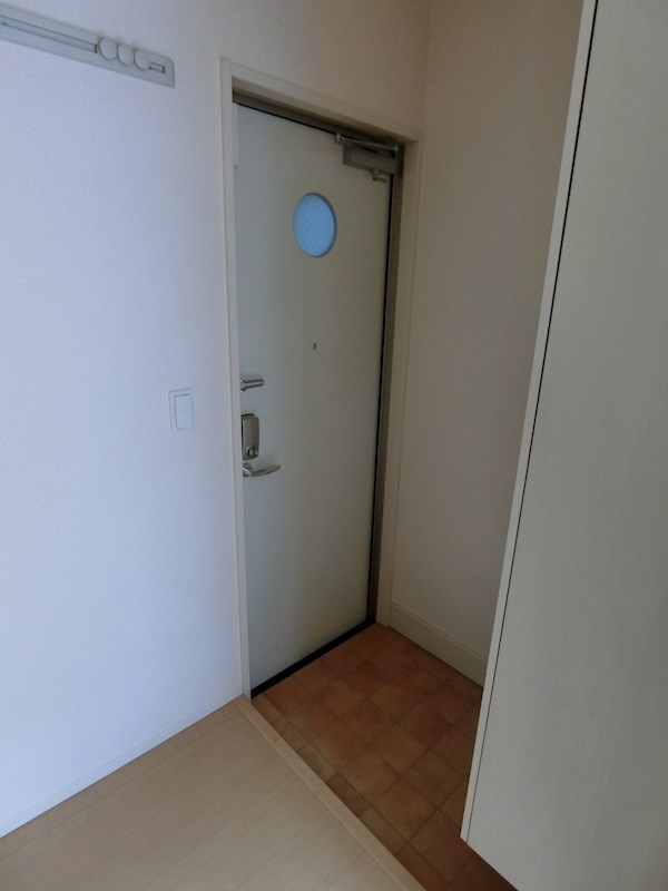 ジョワイユ 玄関