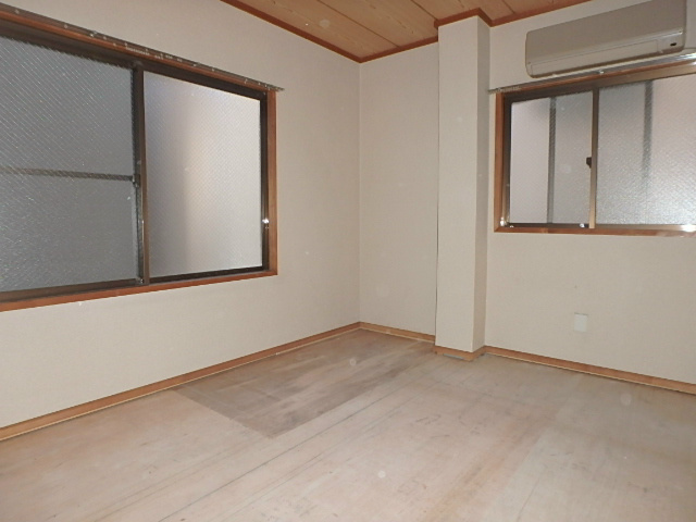 若井ビル ベッドルーム