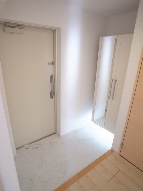 エムズシャングリラ 玄関