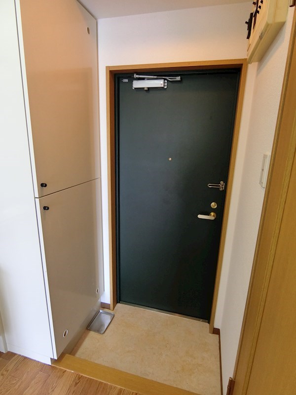 ドゥステップビル   玄関