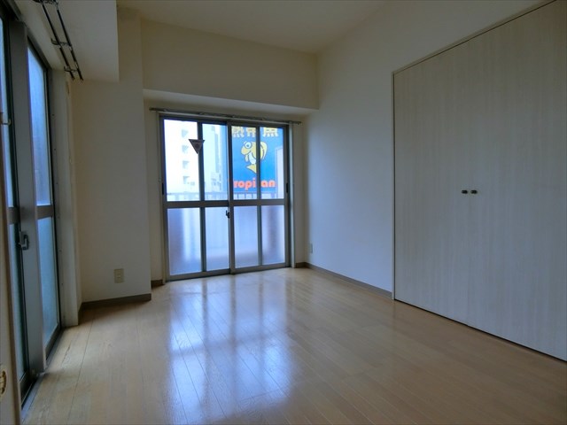 バトラーM   ベッドルーム