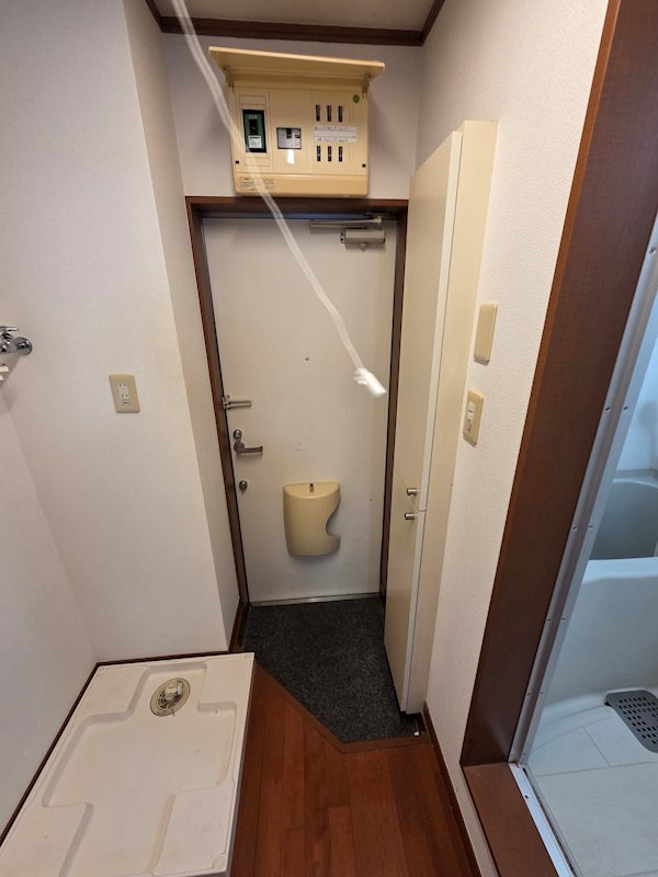 メゾン石神白山 玄関