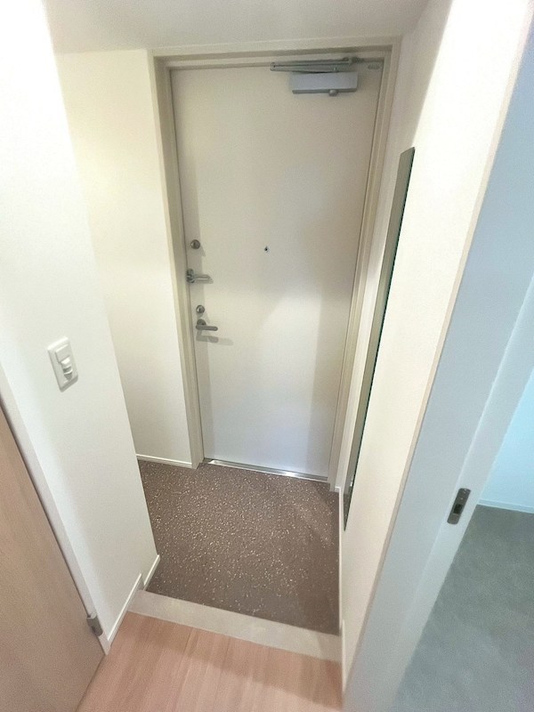 ロイジェント西新井 玄関